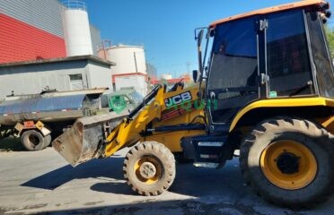 Retroescavadeira, JCB