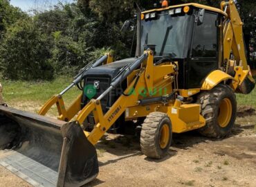 Retroescavadeira, XCMG XT870BRi