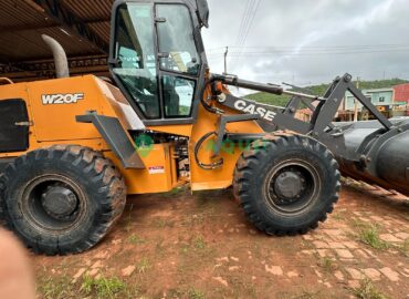 Pá carregadeira, Case W20F