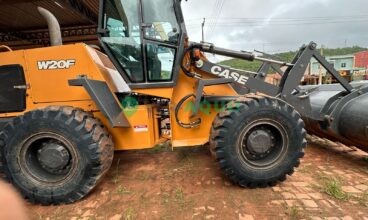 Pá carregadeira, Case W20F