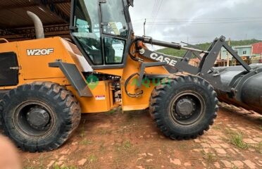 Pá carregadeira, Case W20F