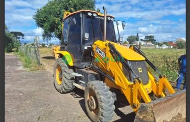 Retroescavadeira, JCB 3CX 4×4