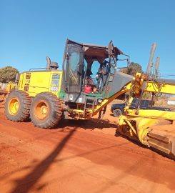 Motoniveladora, Komatsu GD655