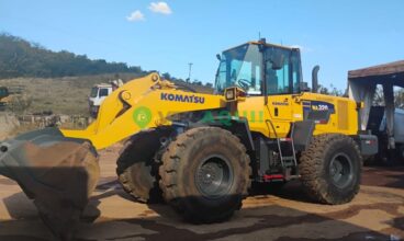 Pá carregadeira, Komatsu WA320