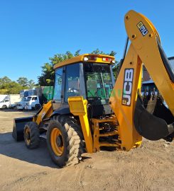 Retroescavadeira, JCB 3CX 4×4