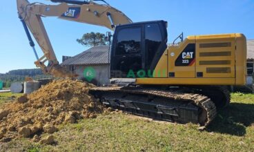 Escavadeira Caterpillar 323