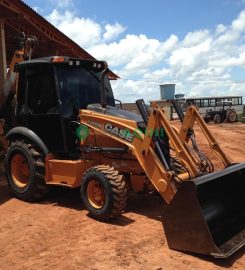 Retro escavadeira  Case 580N 4×4 Cabinada (entrada + parcelas)