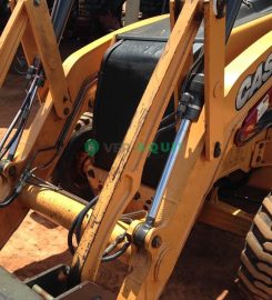 Retro escavadeira  Case 580N 4×4 Cabinada (entrada + parcelas)