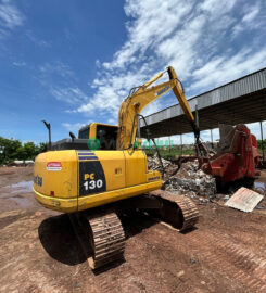 Escavadeira, Komatsu PC130